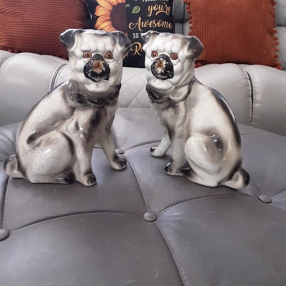 Vintage Set of Staffordshire Style Porcelain Pug Dogs - Picture 9 of 10